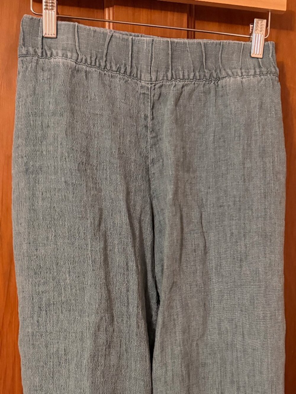 Relaxed Elastic-Waist Capris in Washed Sage Green